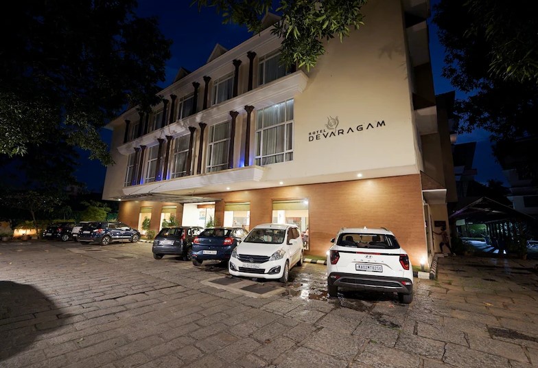 Hotel Devaragam,Kuppaayil,3 star