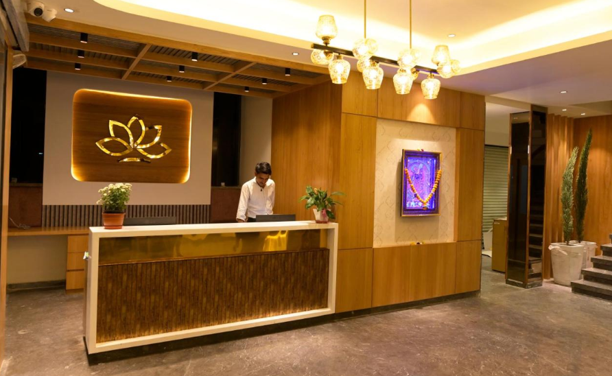 Hotel Aditya Grand - Bhopal,Gulmohar Colony,2 star