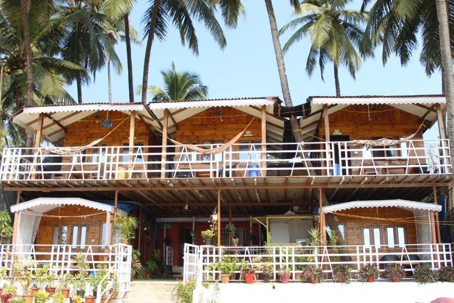 Lira Beach Place,,3 star