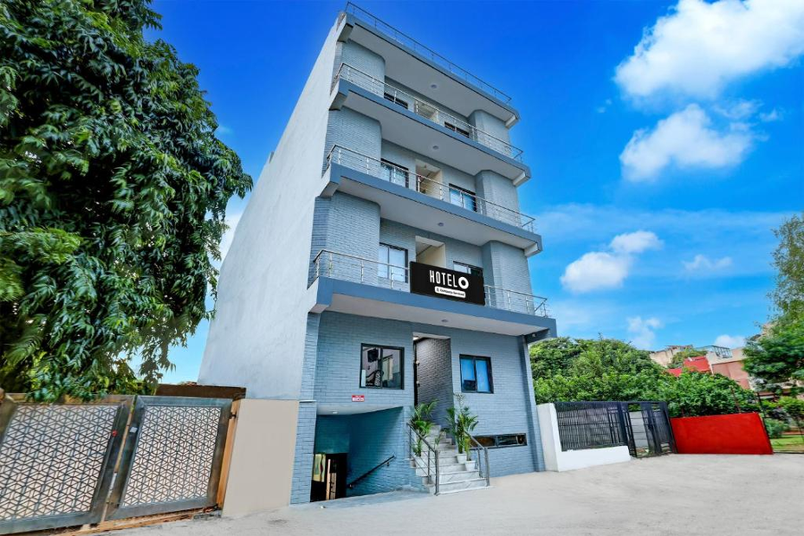 super hotel o dlf phase 1 metro station gurugram