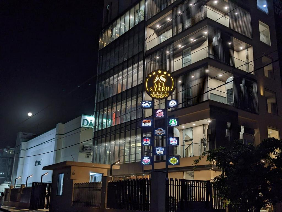 All Starr Club,,3 star