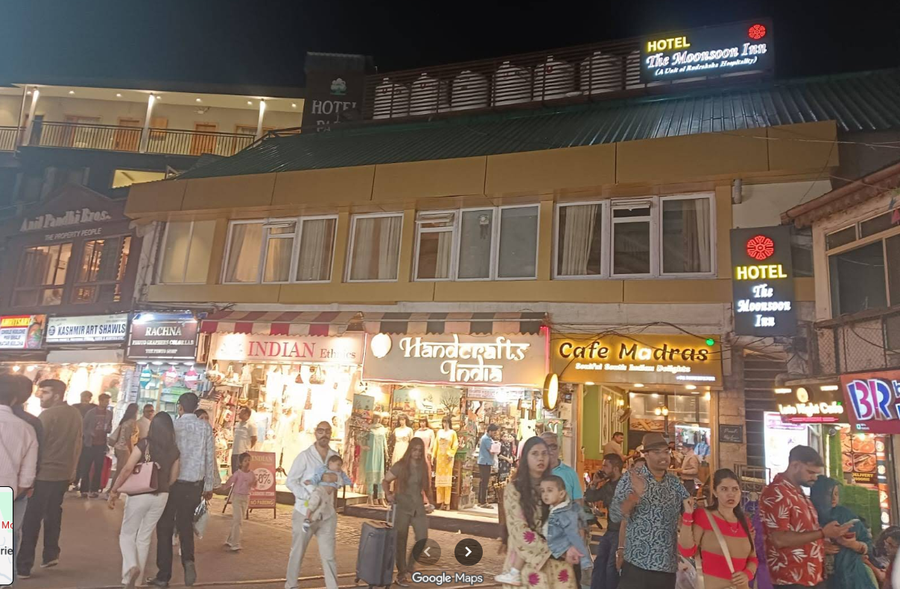 The Moonsoon Inn,Mall Rd,3 star