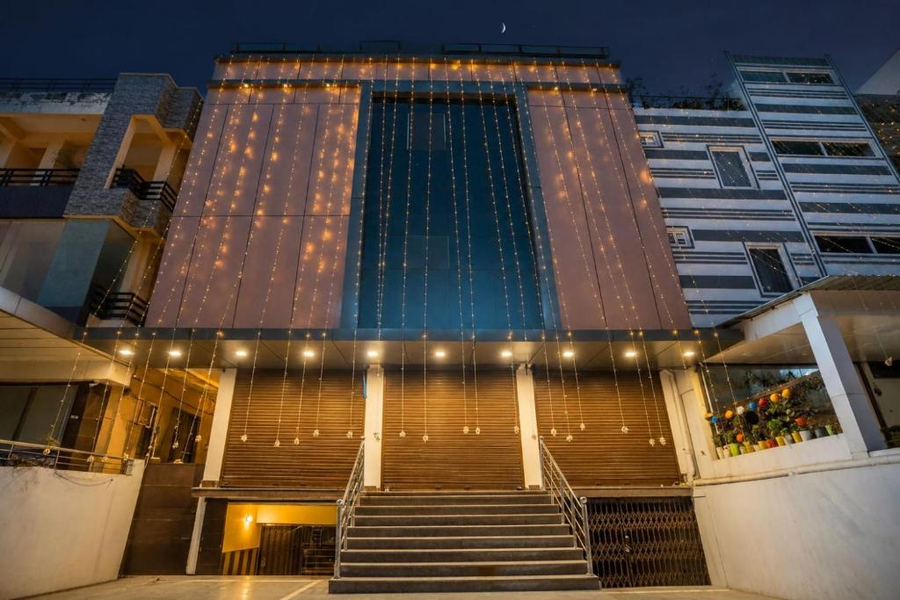 hotel amba palace