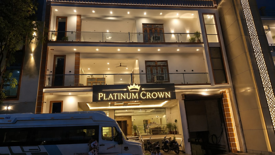 hotel platinum crown