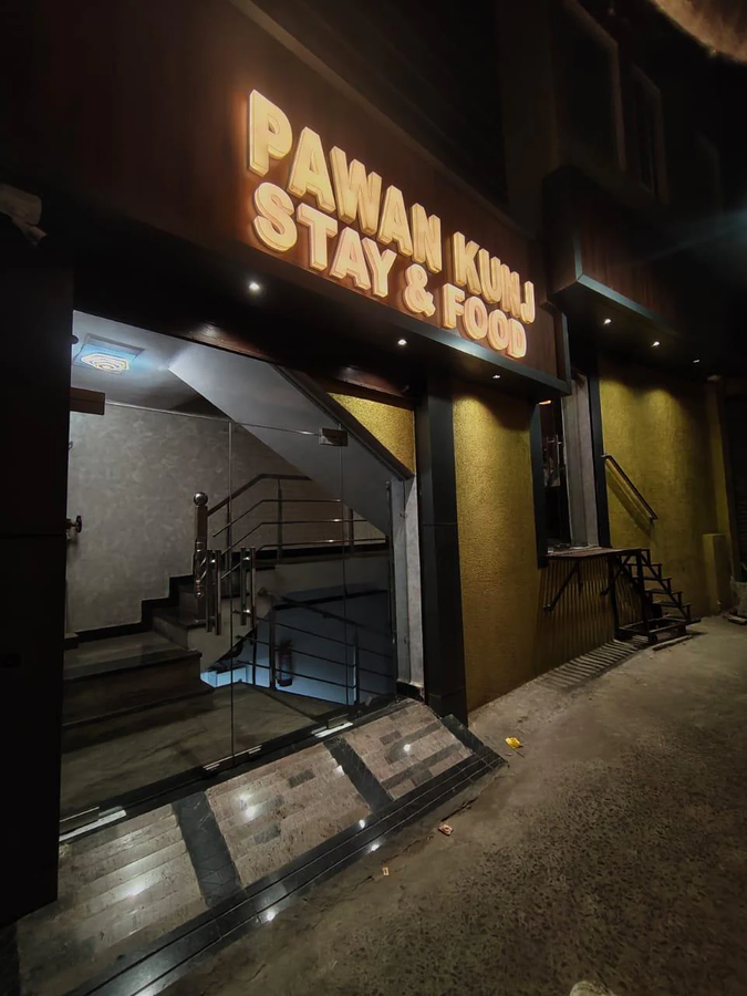 hotel pawan kunj stay and food