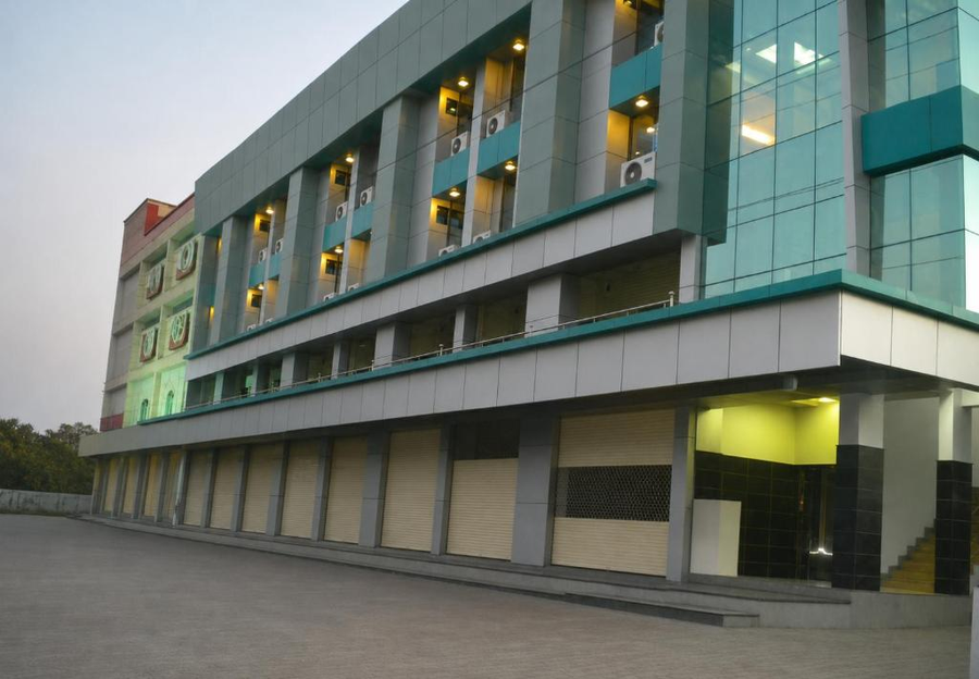 the palm regency beacon vapi