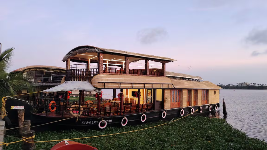 Egh Houseboats,Nedumudy Panchayat,3 star