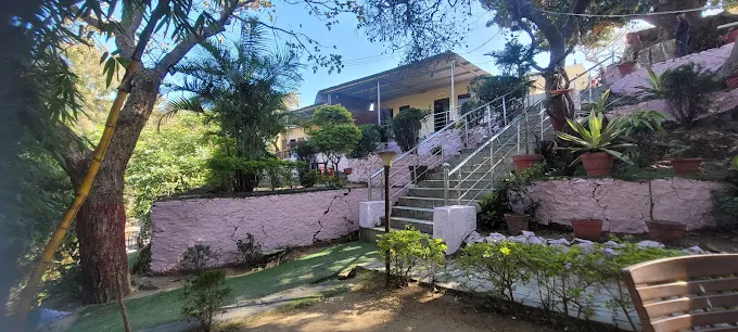 richi rich hill resort