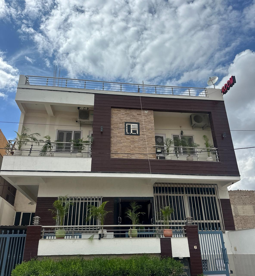 hotel 7 door
