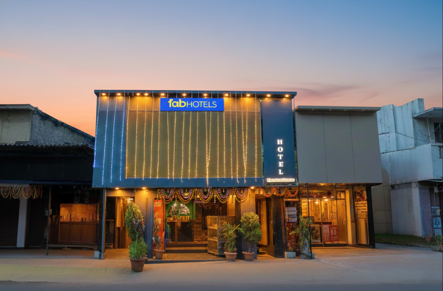 Fabhotel Jk,1St Floor, Bhagat Singh Road Nagar, No.1, Next To Om Wines, Link Road, Goregaon (W), Goregaon, Mumbai 400104,3 star