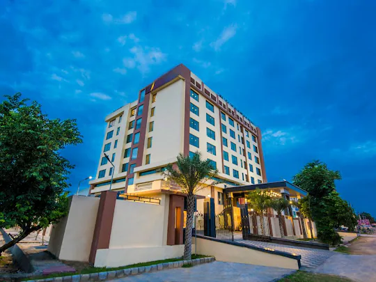 golden tulip jaipur kukas