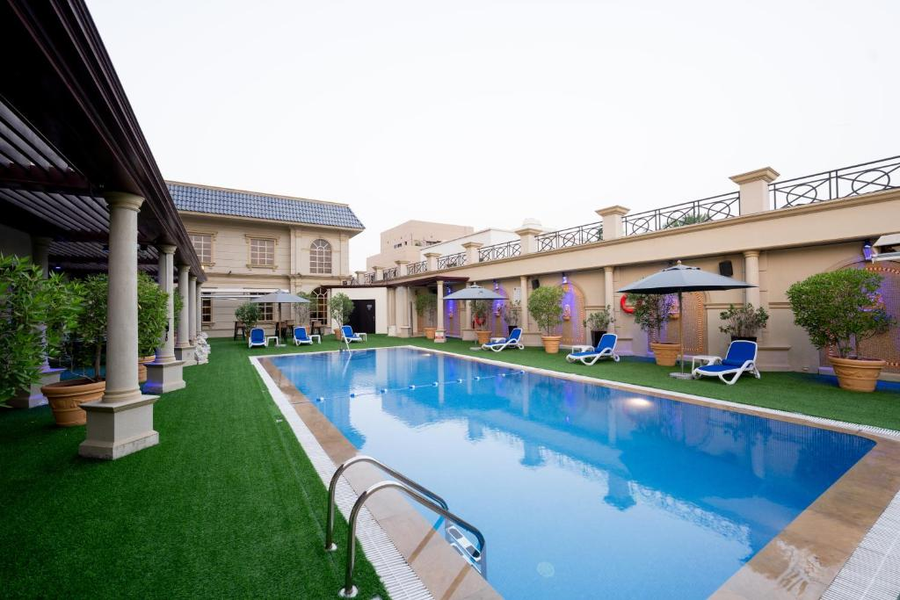 Luxe Avenue Hotel,,4 star