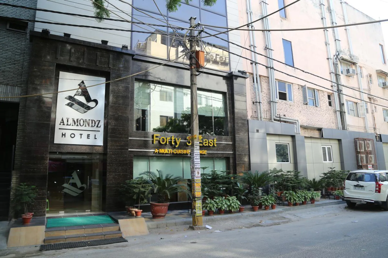 Almondz Hotel,Patel Nagar,3 star