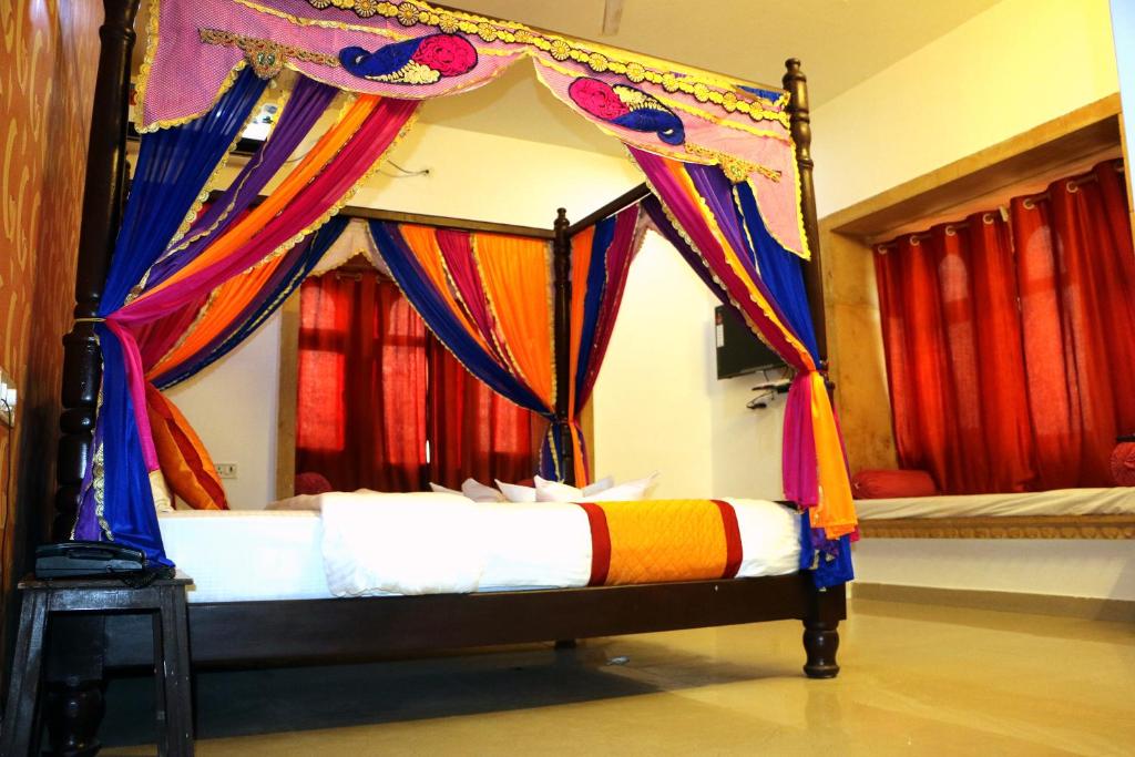 room-image
