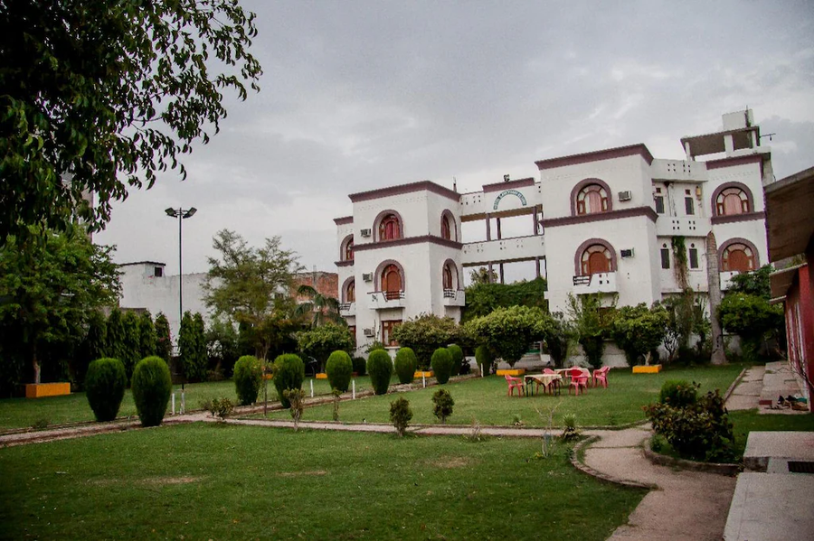 Sanctuary Resort,Saptar,3 star