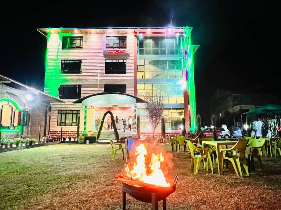 Triden Kashmir Resort,Naseem Bagh,3 star
