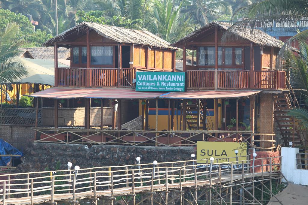 Sunset & Waves Resort,Goa>>Arambol,2 star