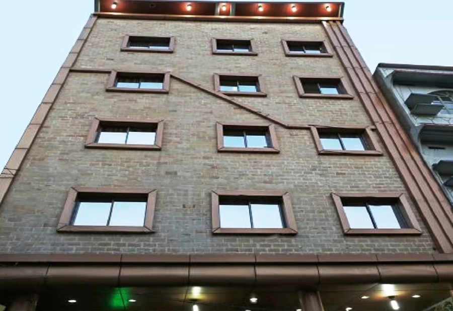 Hotel Darbar International,Station Rd, Opp. Shiv Mandir, Gol Bagicha, Gaya, Bihar 823001,3 star