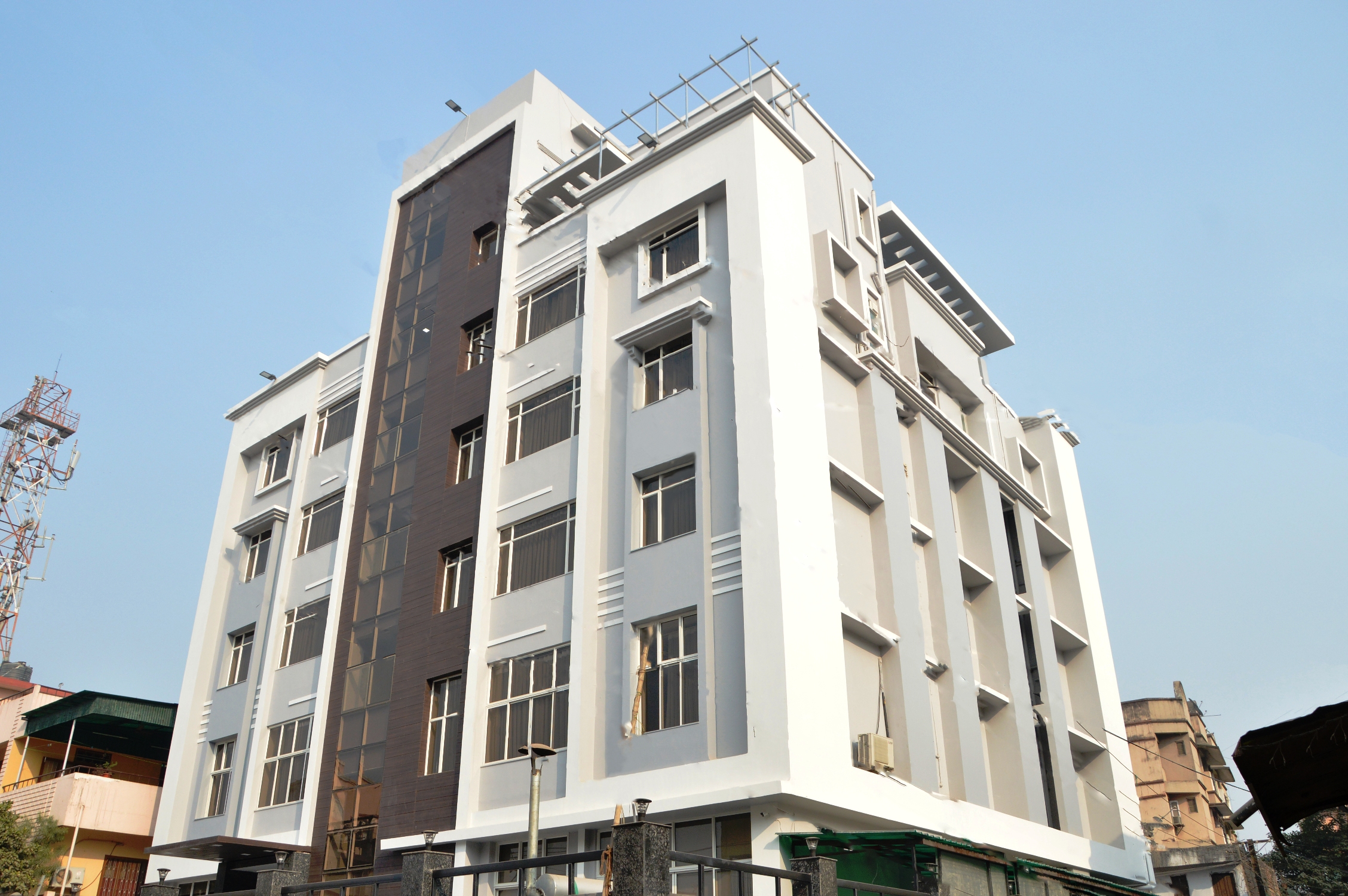 Amrapali Residency,Kidwaipuri,3 star