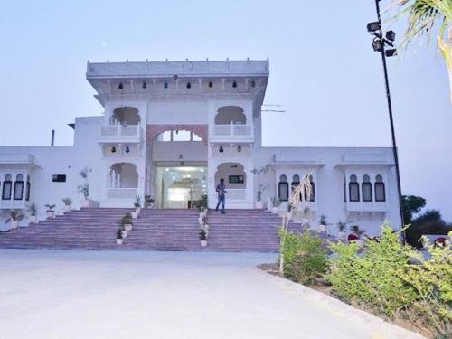 Tej Mahal Palace Bandikui