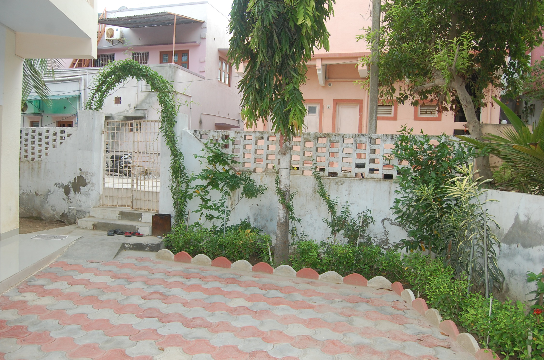 Gurukrupa Bungalows,Dwarka Beach,3 star