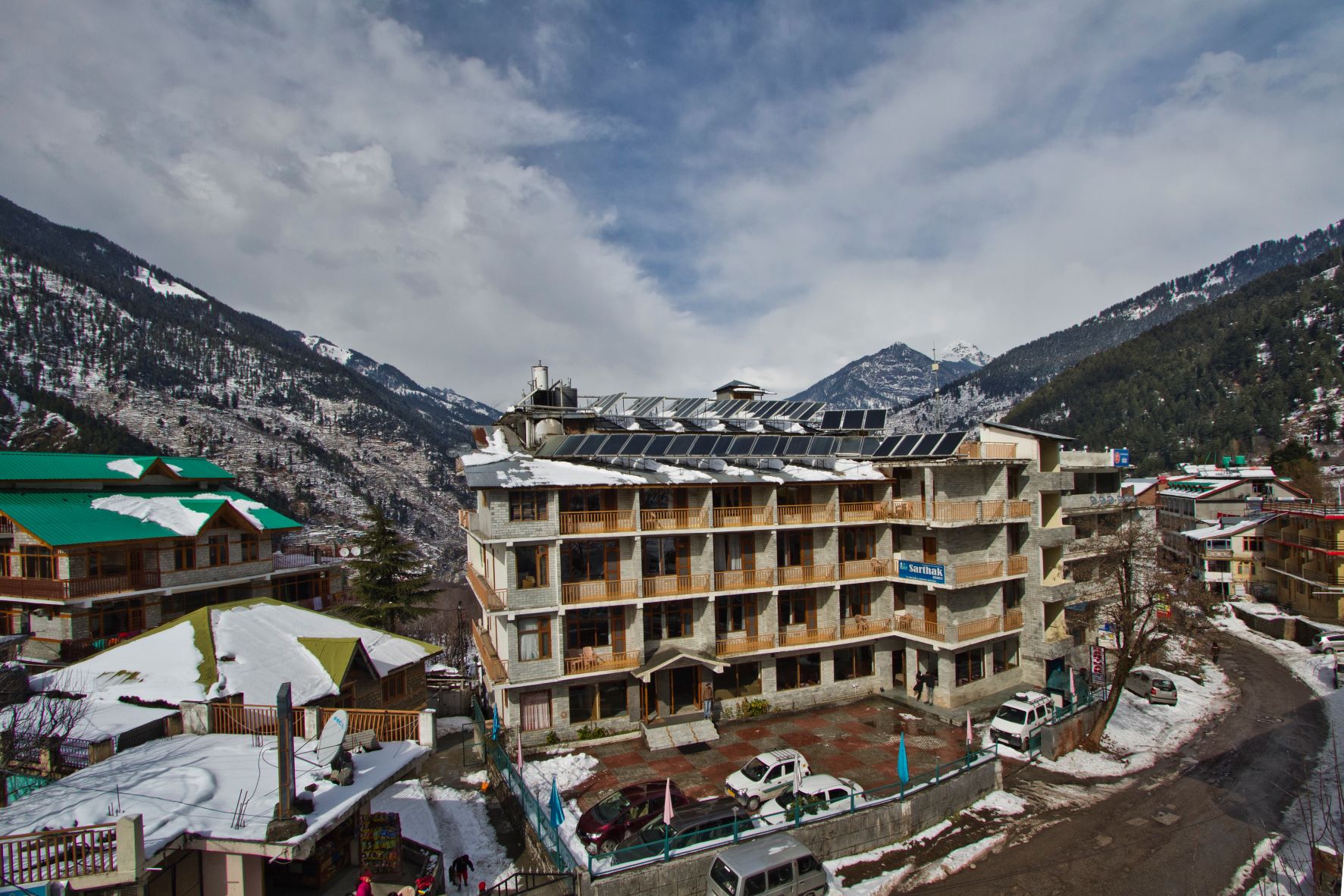 Sarthak Resorts,Khaknal, Manali ,3 star