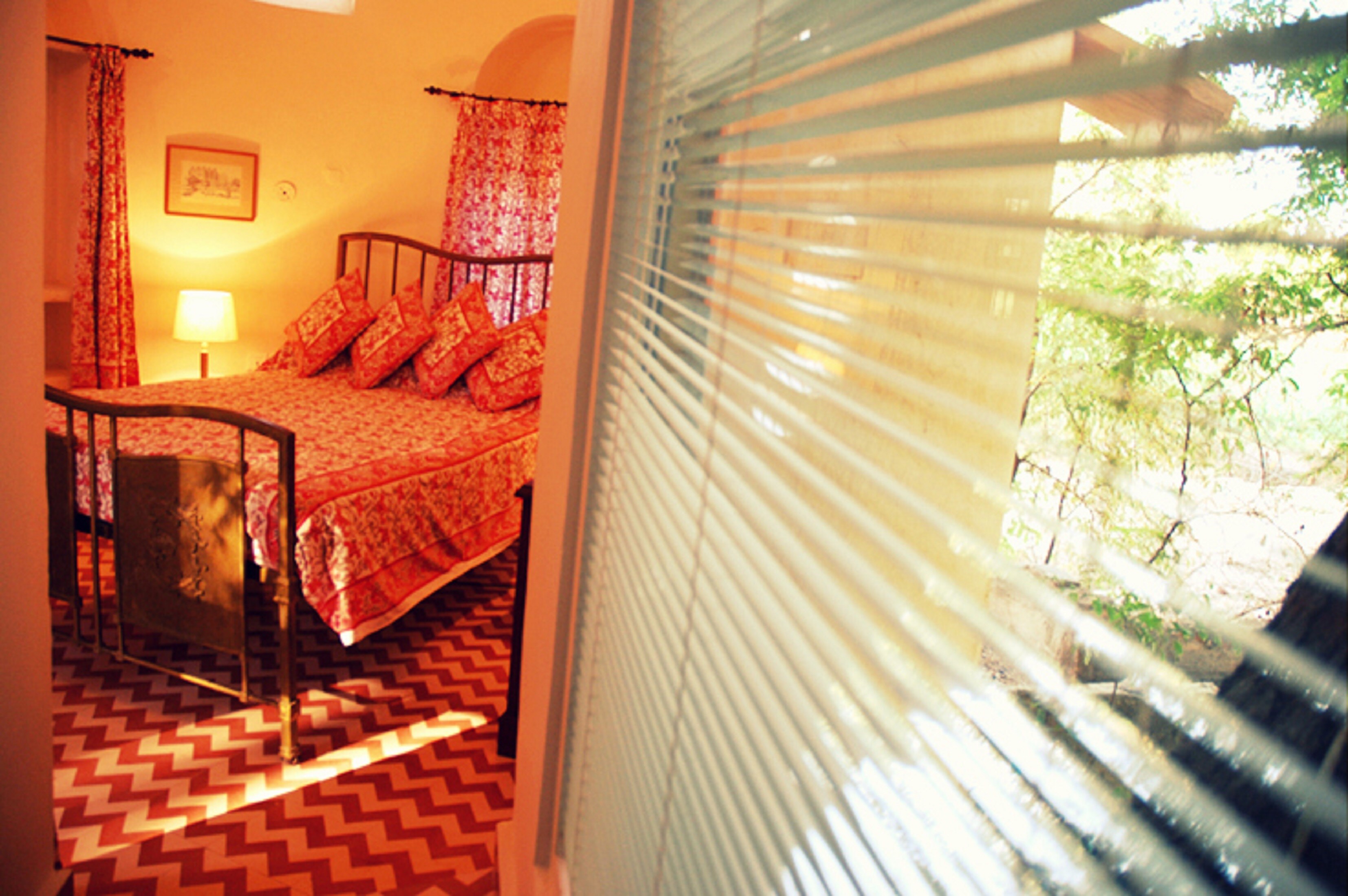 room-image
