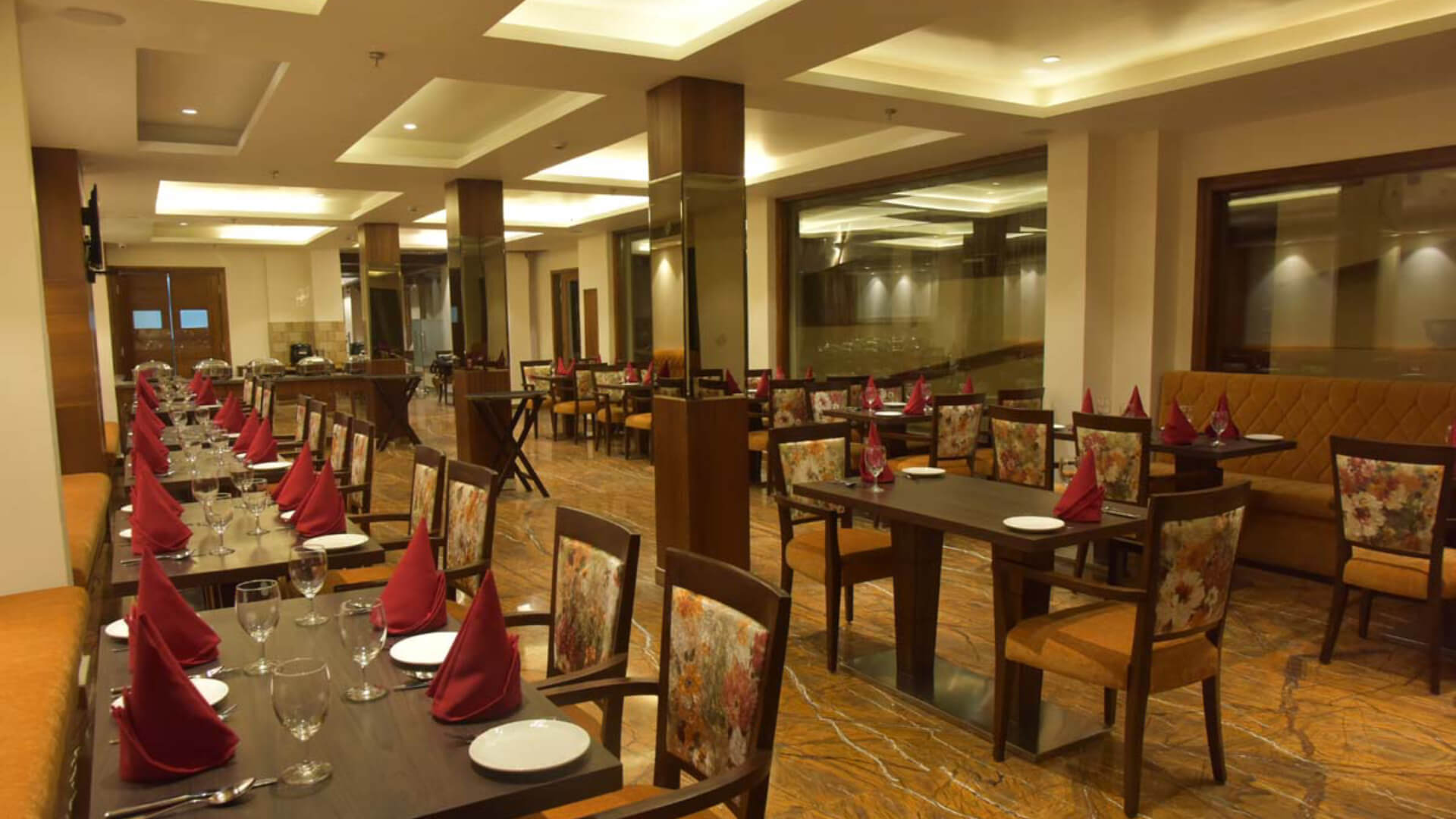 Royale Retreat Hotel & Spa Near Mall Road,Near Victory Tunnel,4 star