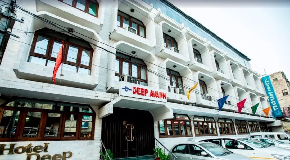Hotel Deep Avadh,Aminabad,3 star