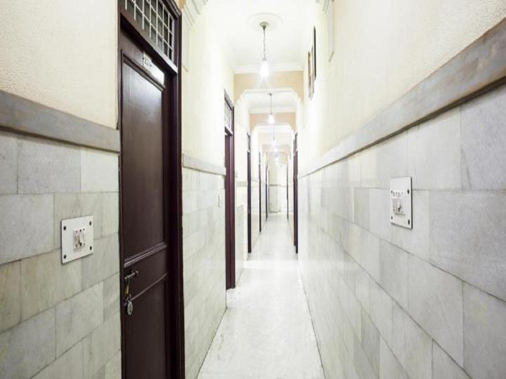 Hotel Grand,Gms Road,2 star