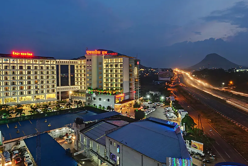 Express Inn The Business Luxury Hotel,Pathardi Phata,5 star