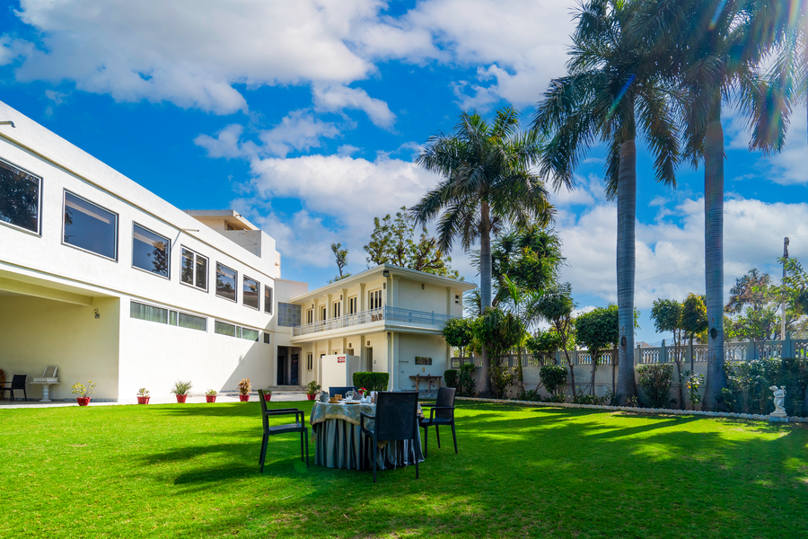 Hotel Chandrawati Palace,Ricco Colony,3 star