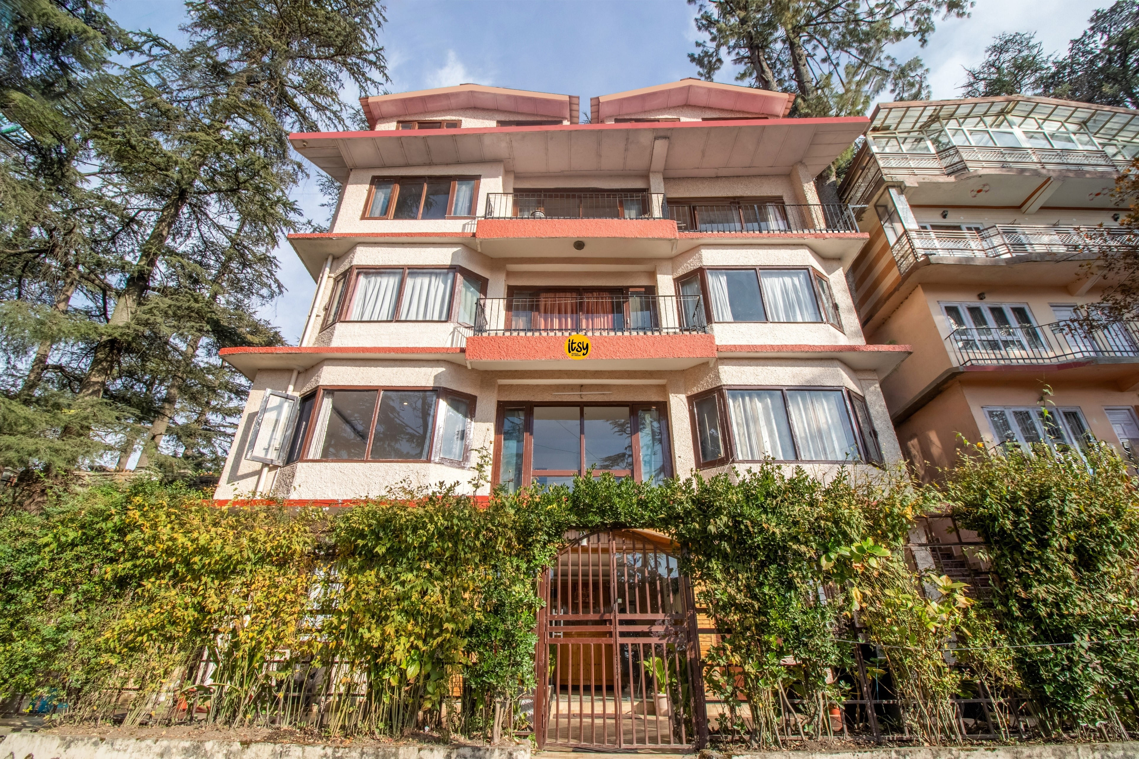 Itsy Hotels Avantika With Forest View