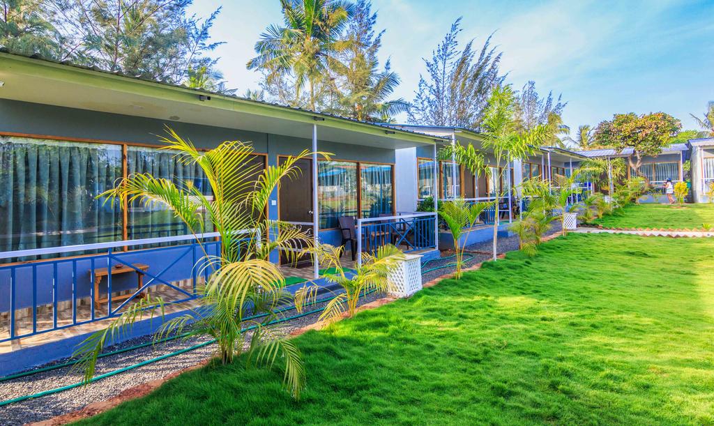 Treebo Lands End Beach Resort Morjim