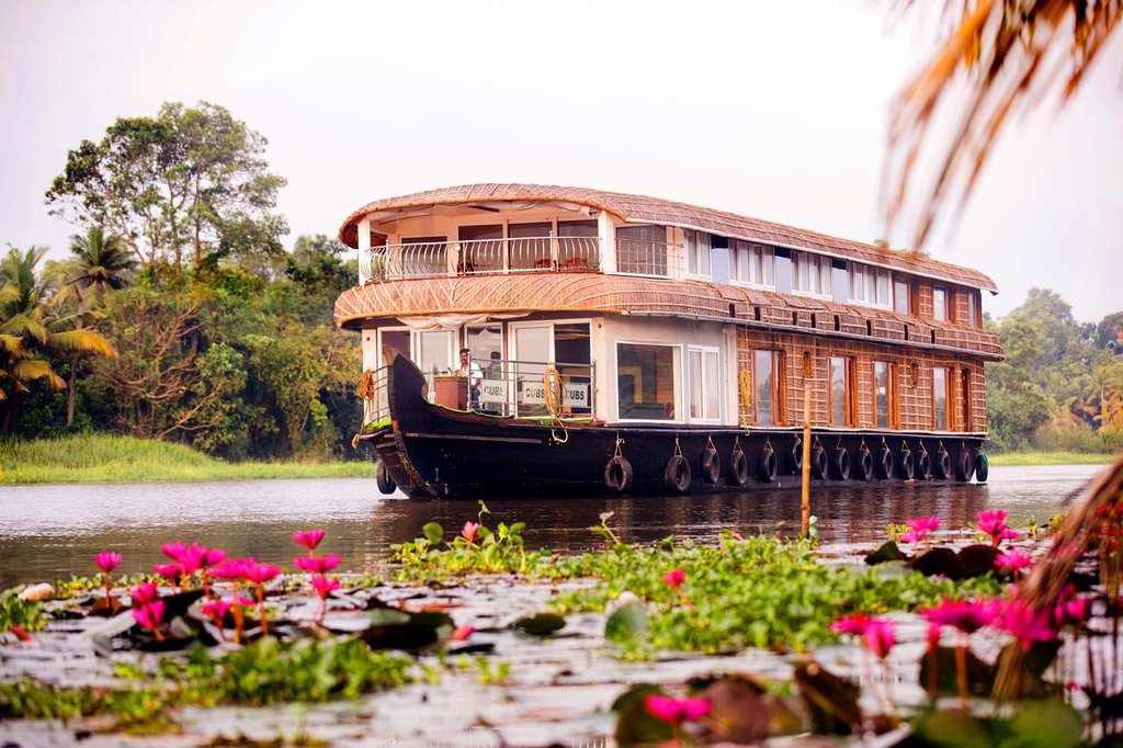 kerala luxury houseboat