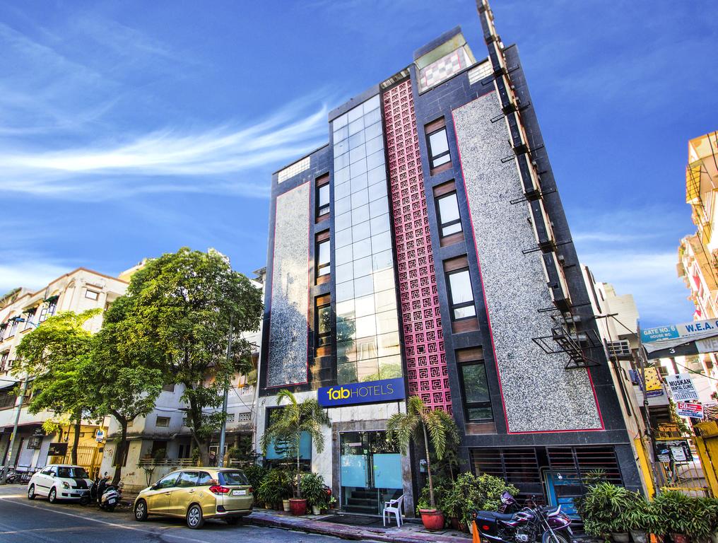 Hotel Suncourt Corporate,Karolbagh,3 star