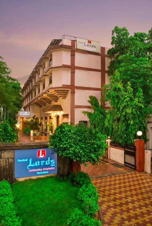 Lords Inn Vadodara, Sayajigunj, Vadodara,3 star