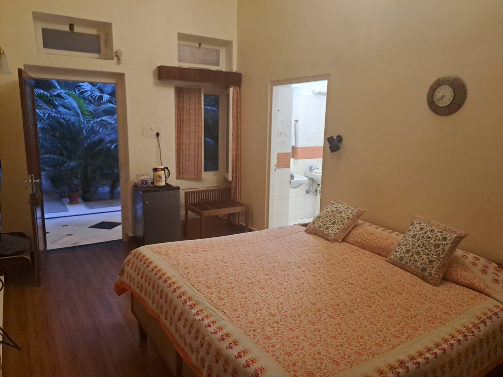 room-image