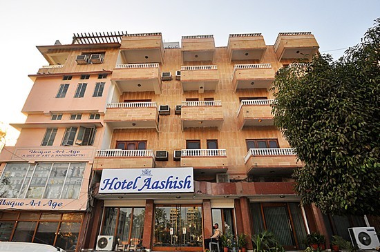 Hotel Aashish