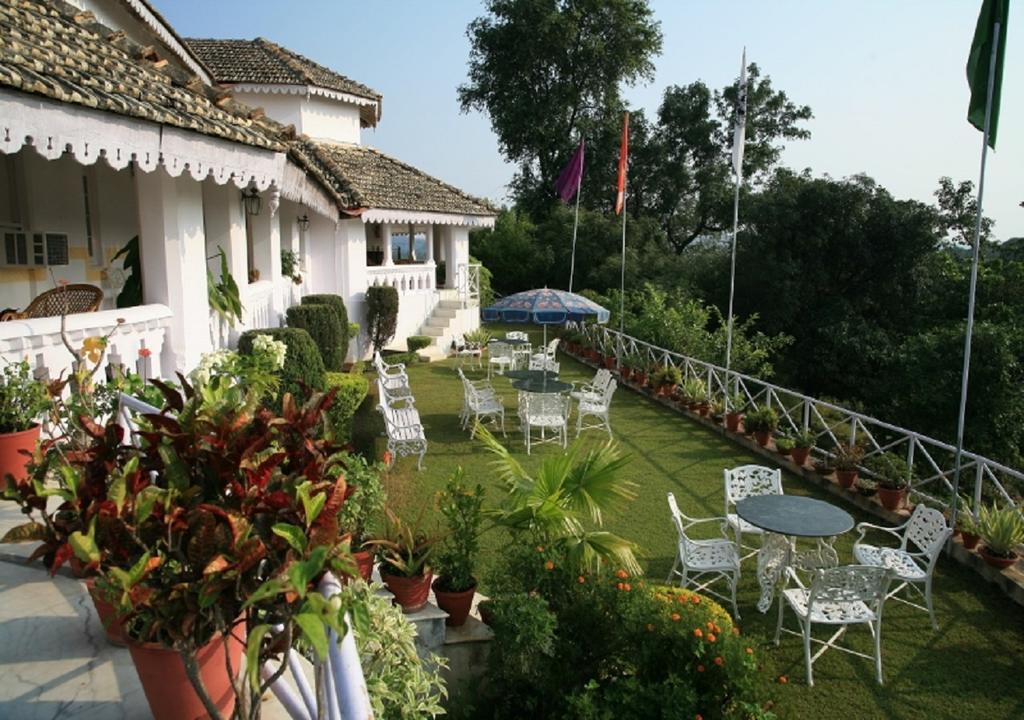 mpt rock end manor pachmarhi