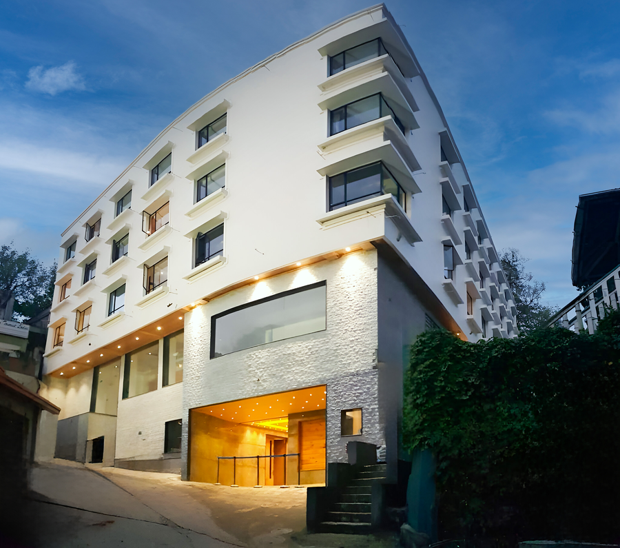 Yashshree Sanderling,Near Mall Road,4 star