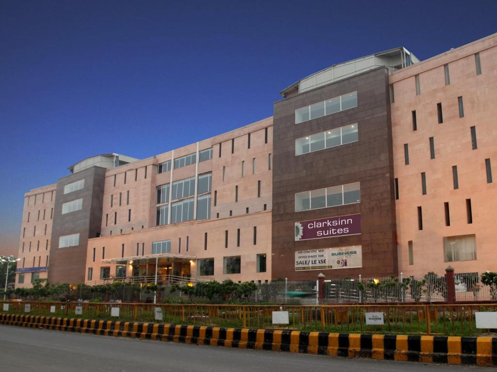 Clarks Inn Kaushambi,East Delhi>>Delhi,3 star