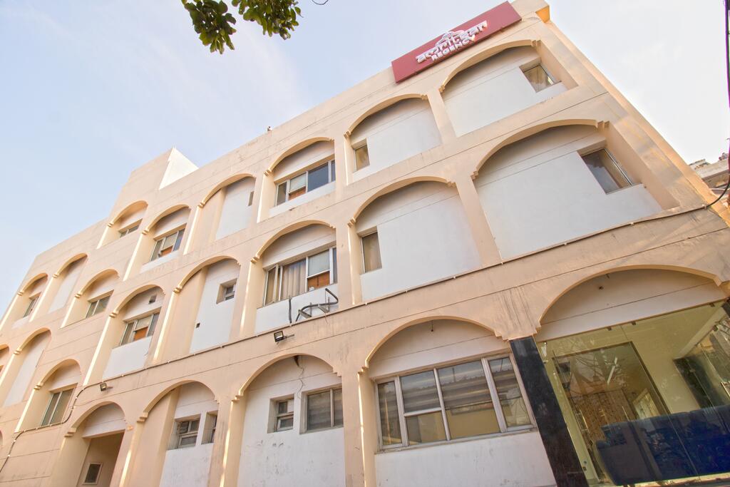 Sarovar Regency,Bazzar Mai Sewan, Hathi Khanna, Near Golden Temple,3 star