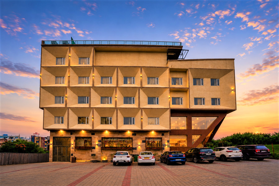 Royal Aravali Hotel,Hiran Magri,3 star