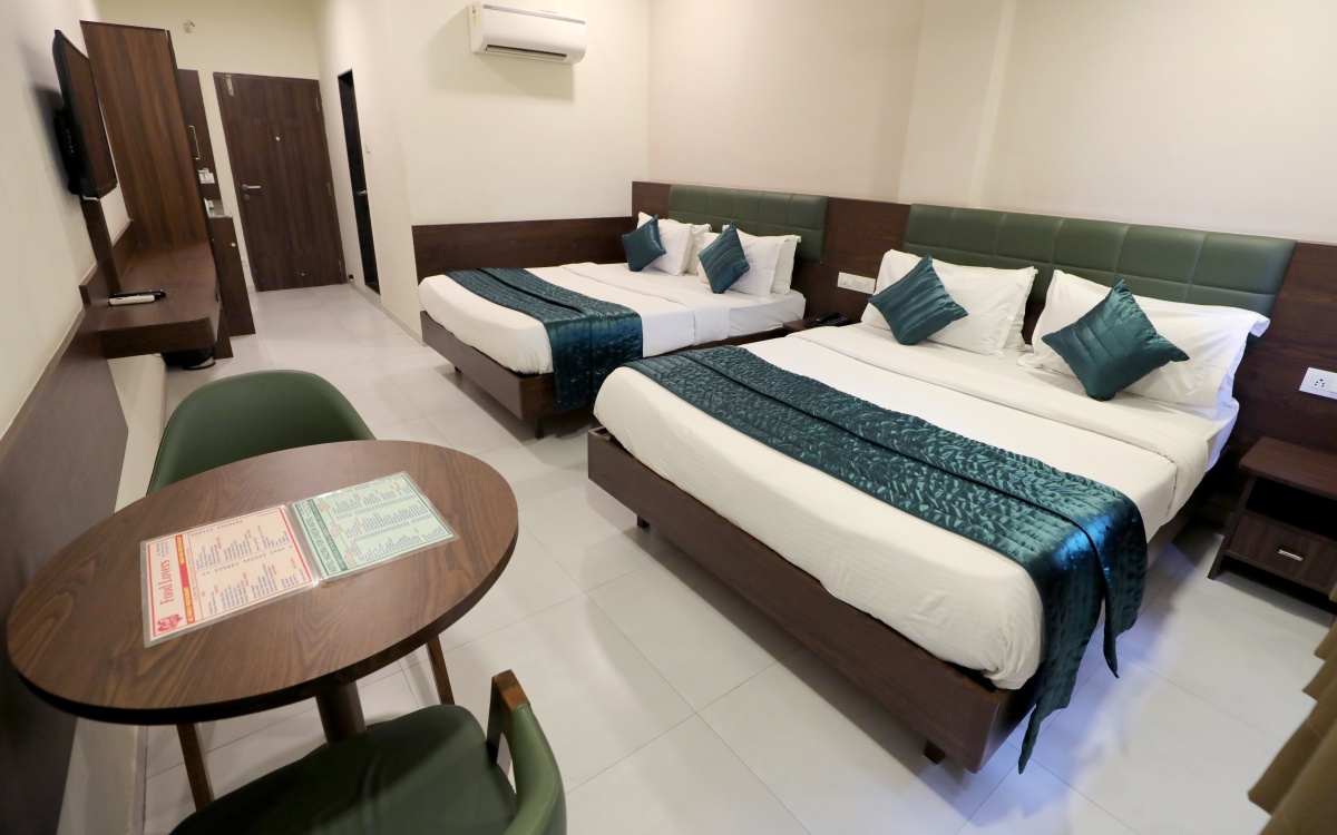 Hotel Greenwood,Darjeeling>>Bagdogra,3 star