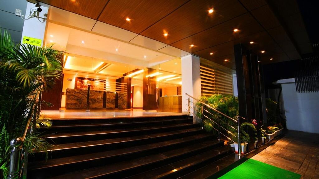 Hotel Le Lotus Grand Varanasi,N-10/60 Opal Hospital,3 star