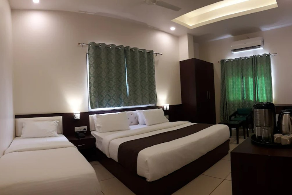Hotel Paradise Inn,P. No, 26, Nathdwara Rd, Fatehpura Chauraha, Pulla Bhuwana, Panchwati, Udaipur, Rajasthan 313001,3 star