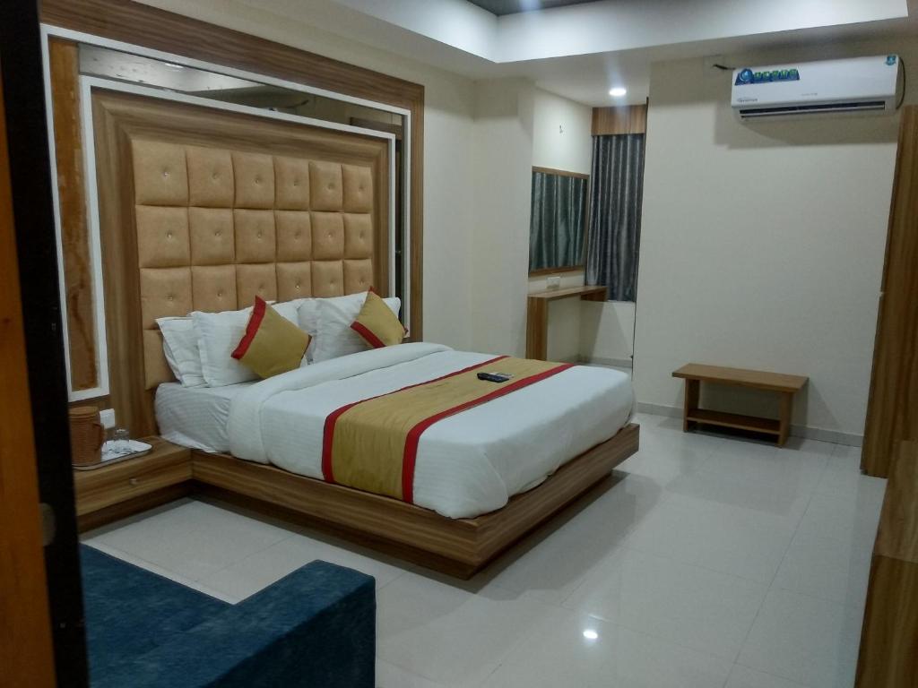 Hotel Maple View,Naroda>>Ahmedabad,2 star