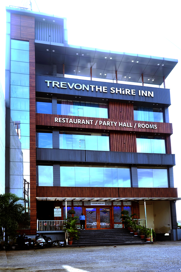 Trevon The Shire Inn,Kathghariya Choraha Infront Of Geetangali Banquet Hall And Suyal Petrol Pump, Kaladhungi Rd, Haldwani, Uttarakhand 263139,3 star