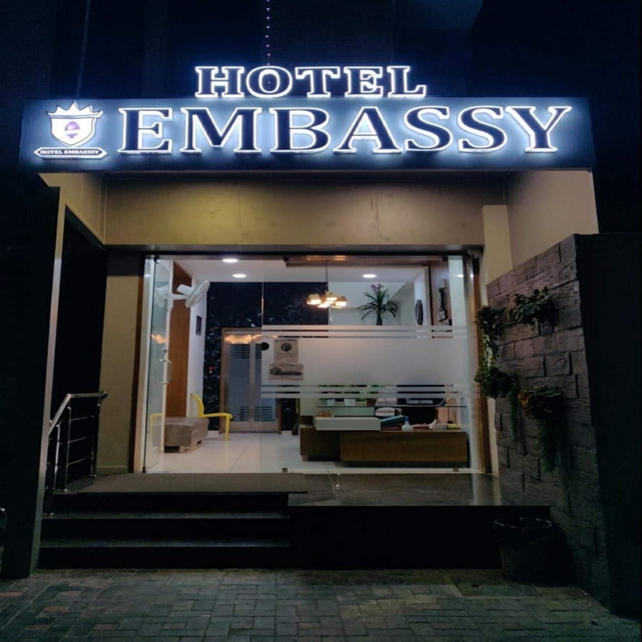 Hotel Embassy